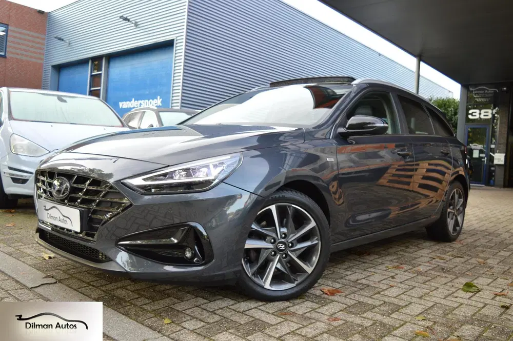 Hyundai i30 1.5 T-GDi MHEV Premium uit 2022, foto 3