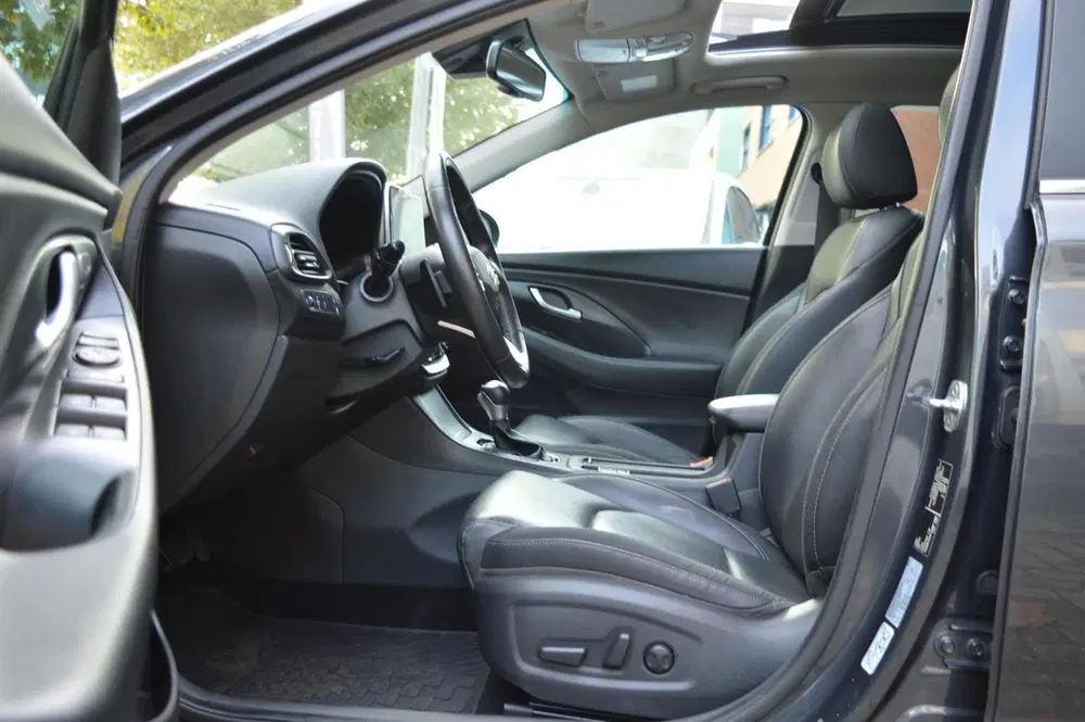 Hyundai i30 1.5 T-GDi MHEV Premium uit 2022, foto 6