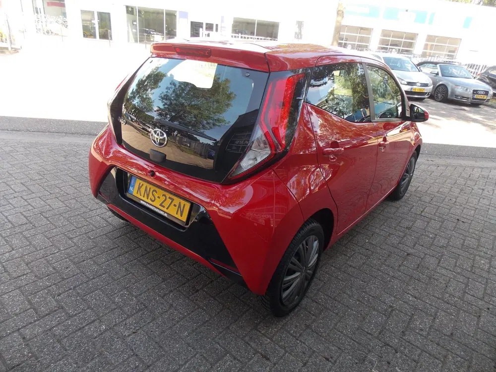 Toyota Aygo 1.0 VVT-i x-play Airco Camera Elek Pakket uit 2021, foto 3