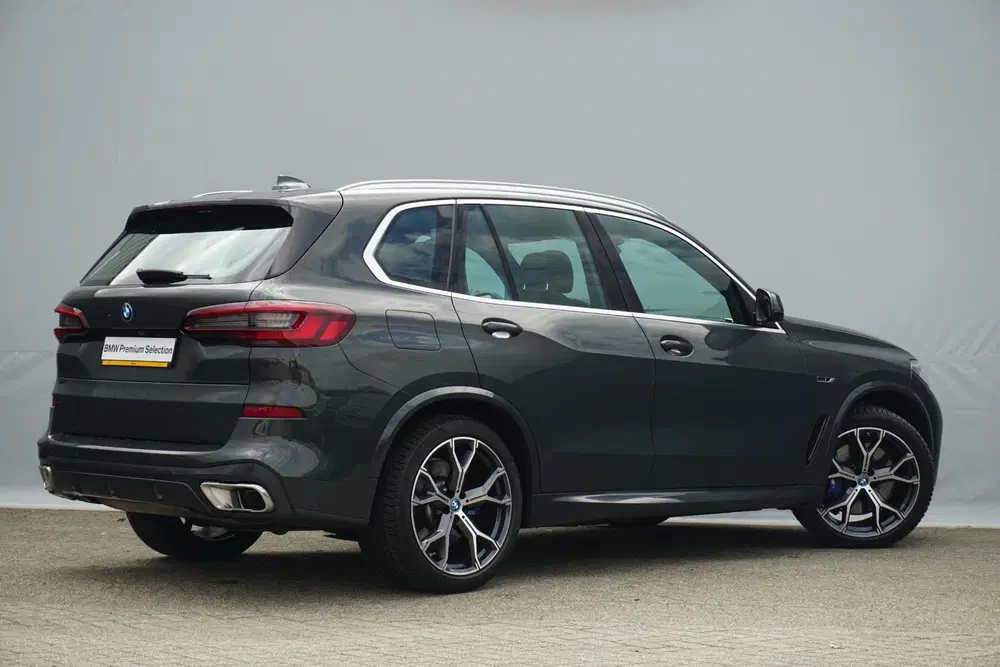 BMW X5 xDrive45e uit 2023, foto 2