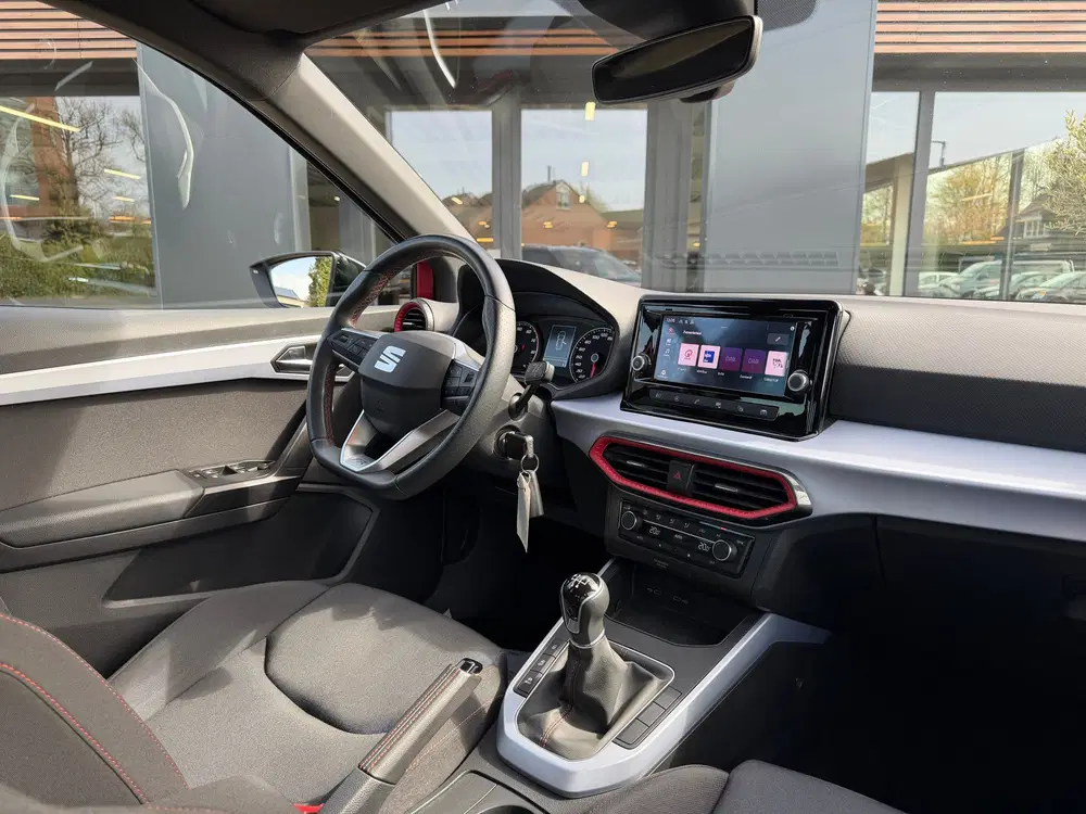 SEAT Arona 1.0 TSI 95pk FR Business Intense Plus uit 2022, foto 2