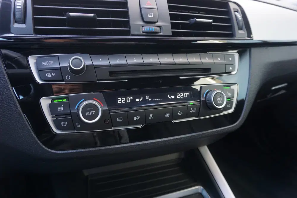 BMW 2-serie 2 Serie Cabrio 220i High Exec M-Pakket uit 2020, foto 14