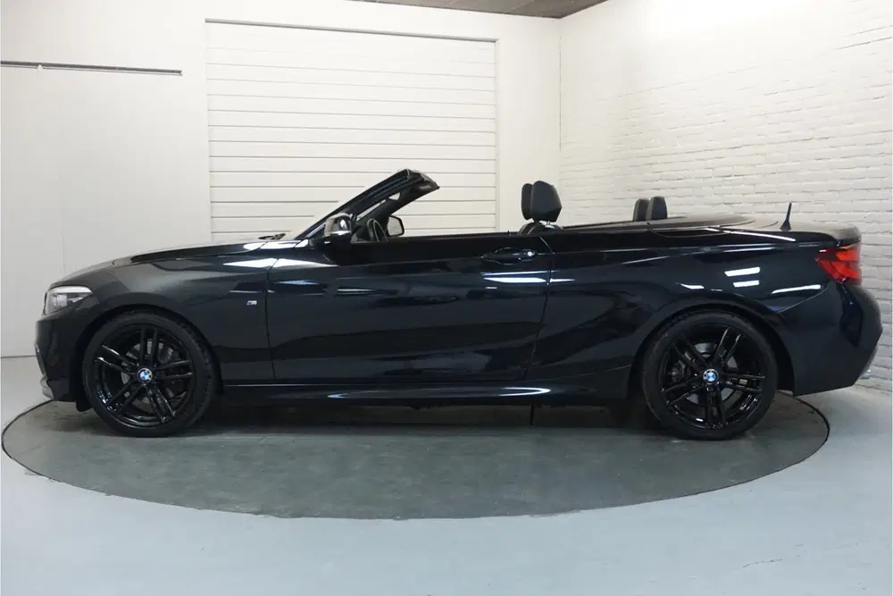 BMW 2-serie 2 Serie Cabrio 220i High Exec M-Pakket uit 2020, foto 2