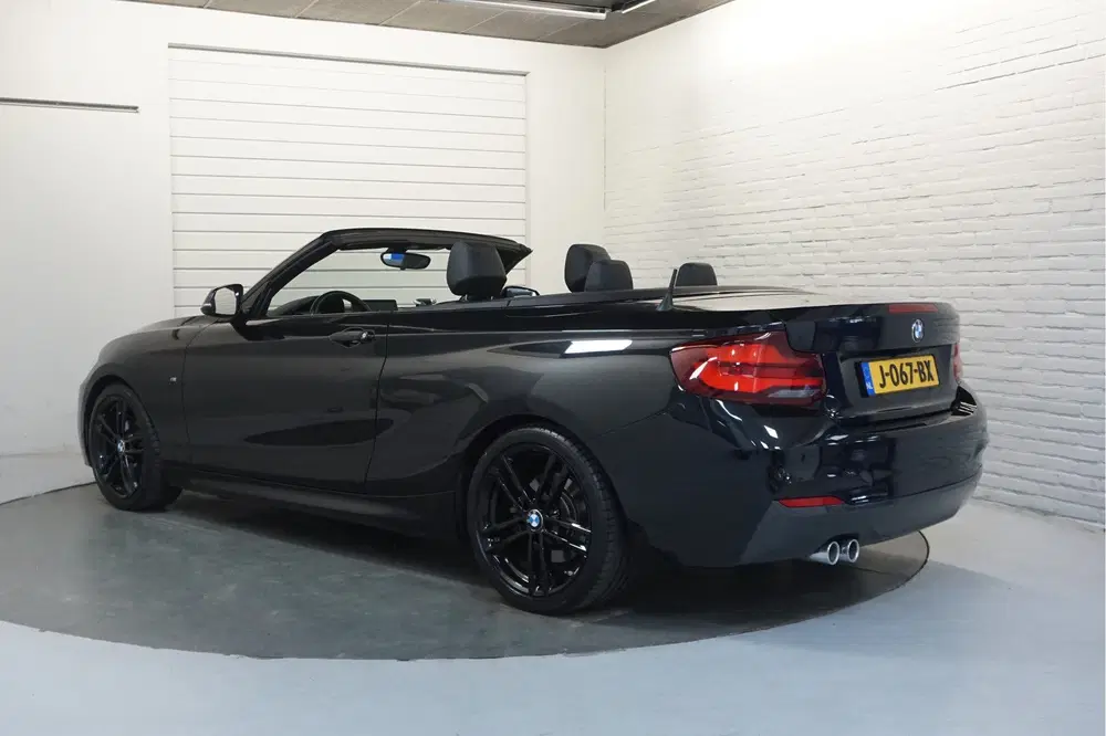 BMW 2-serie 2 Serie Cabrio 220i High Exec M-Pakket uit 2020, foto 3