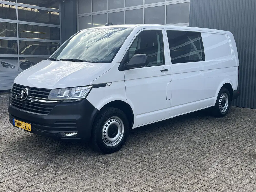 Volkswagen Transporter 2.0 TDI L2H1 30 DC 150pk Automaat Air uit 2021, foto 2