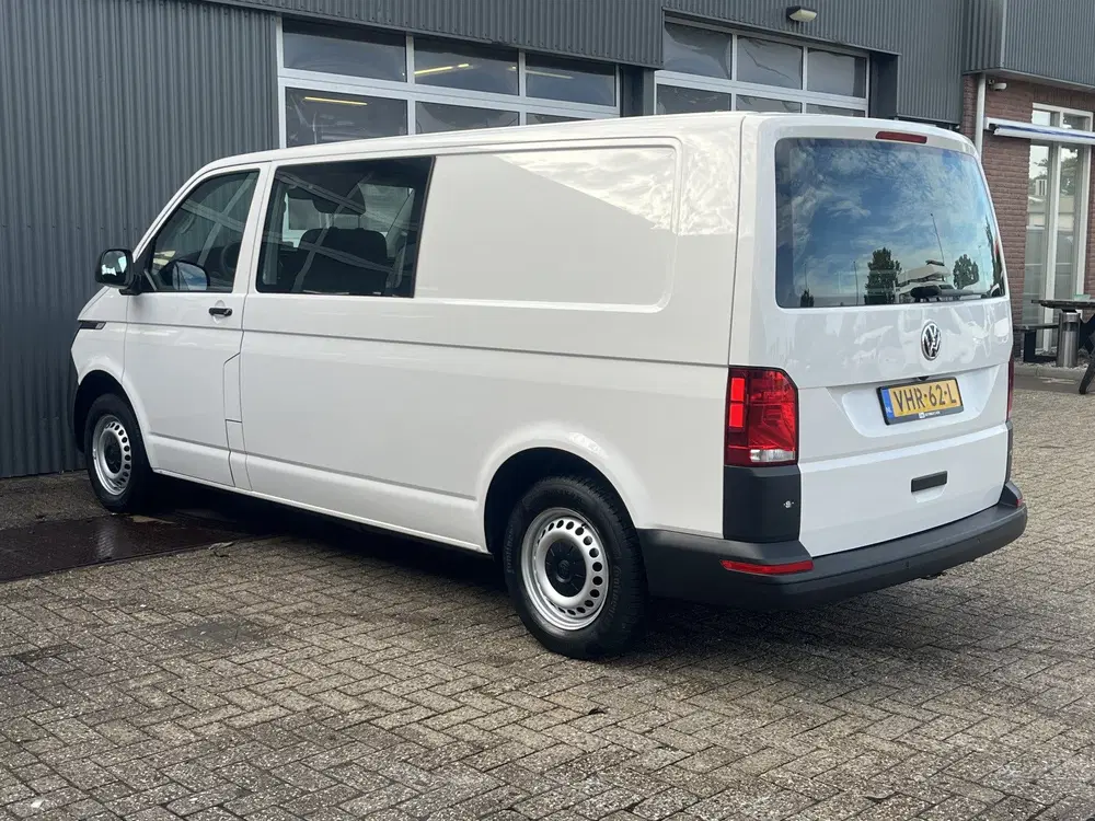 Volkswagen Transporter 2.0 TDI L2H1 30 DC 150pk Automaat Air uit 2021, foto 3