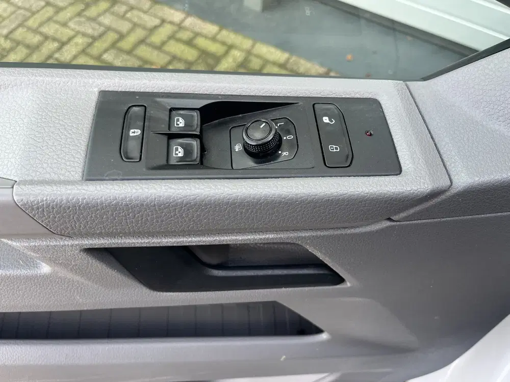 Volkswagen Transporter 2.0 TDI L2H1 30 DC 150pk Automaat Air uit 2021, foto 9