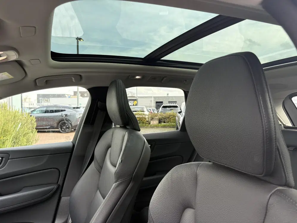Volvo XC60 2.0 T8 Plug-in hybrid AWD Plus Bright uit 2023, foto 8