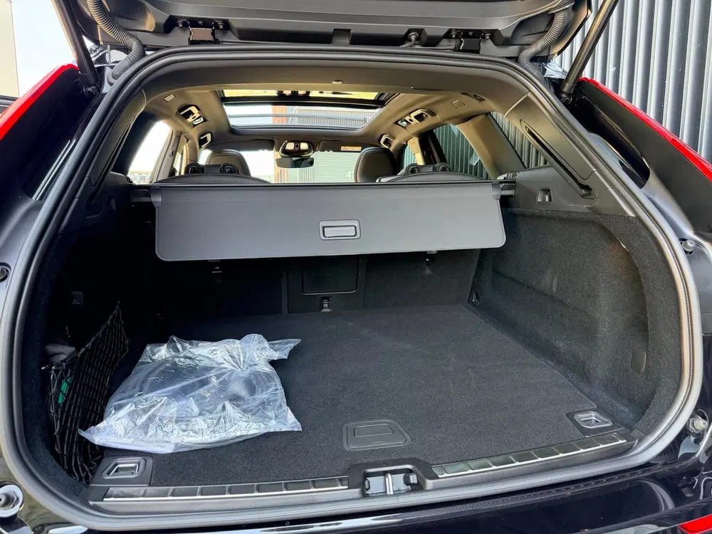 Volvo XC60 2.0 T6 Plug-in hybrid AWD Plus Black Editi uit 2025, foto 15