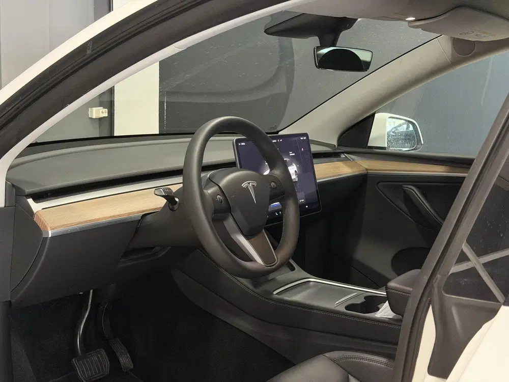 Tesla Model Y Long Range AWD 75 kWh uit 2023, foto 7