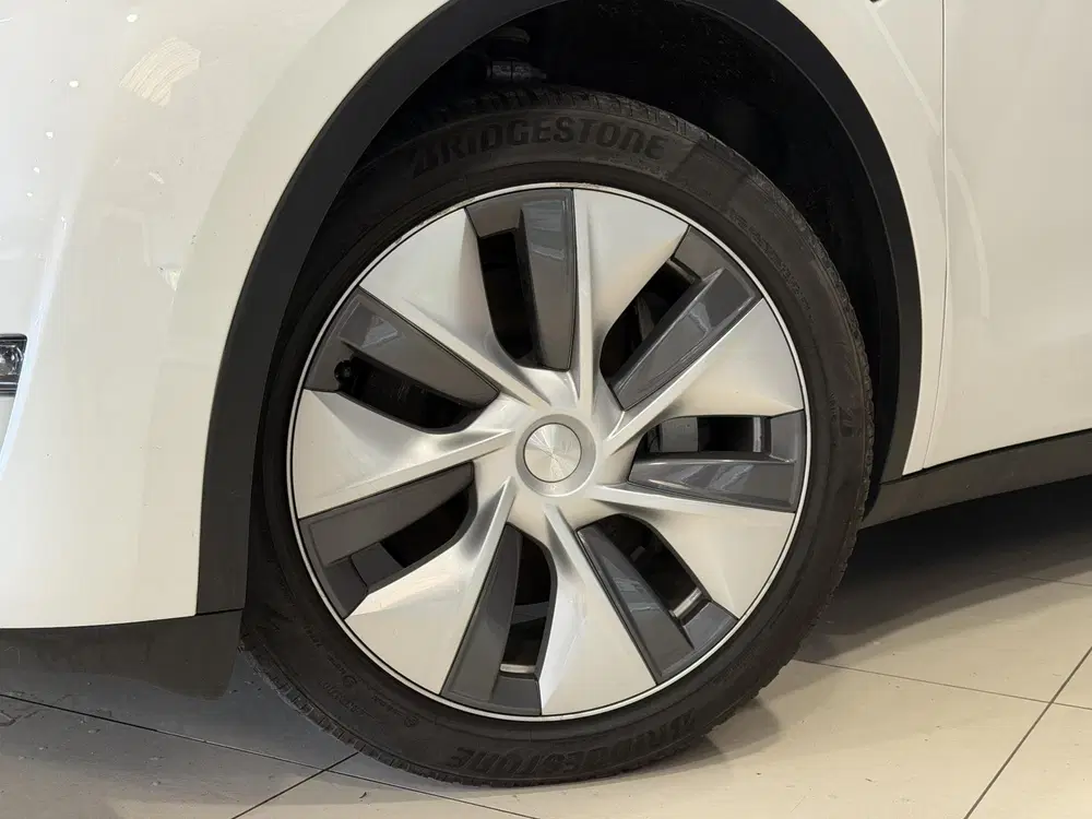 Tesla Model Y Long Range AWD 75 kWh uit 2023, foto 8