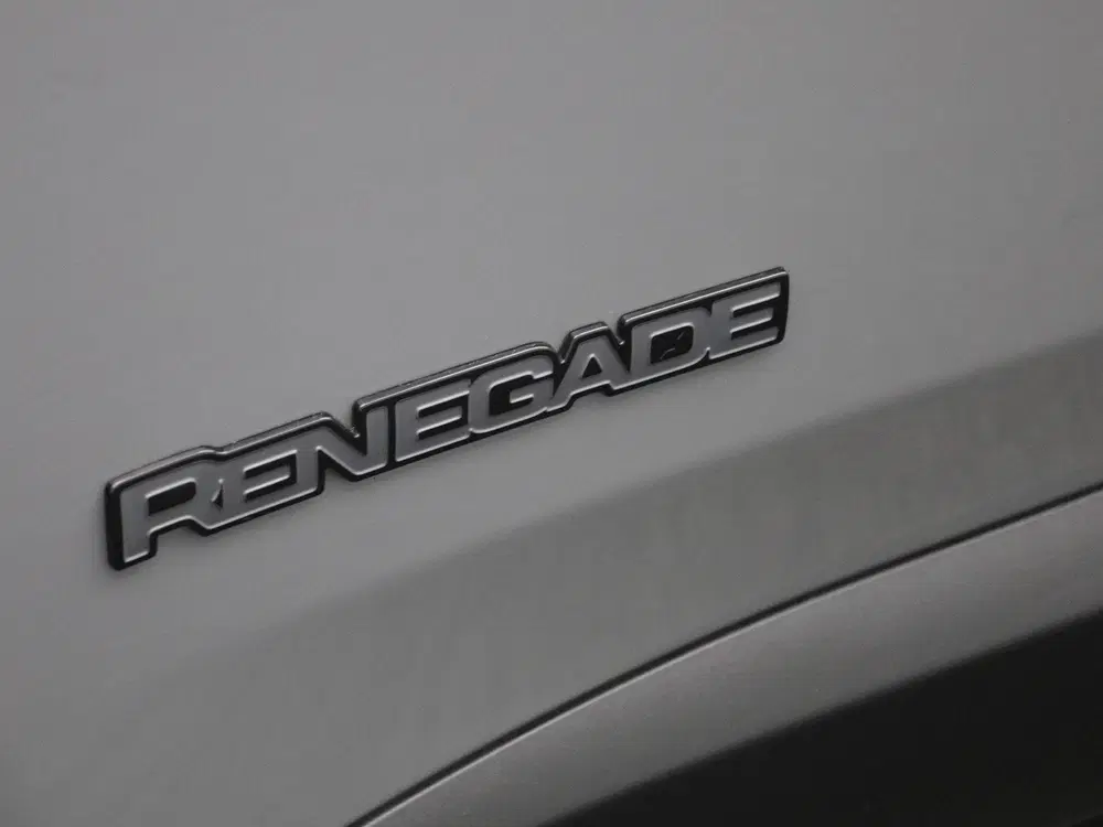 Jeep Renegade 1.3 T4 150 4x2 DDCT Black Star uit 2021, foto 15