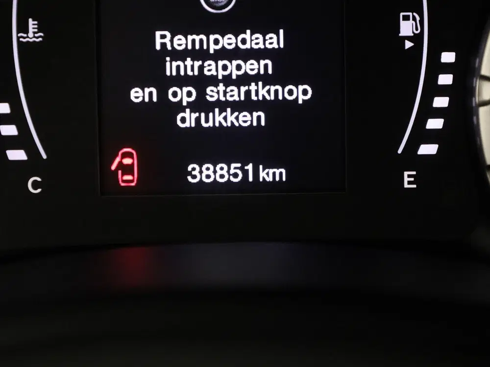 Jeep Renegade 1.3 T4 150 4x2 DDCT Black Star uit 2021, foto 9