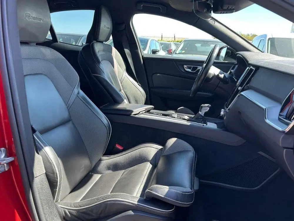 Volvo S60 2.0 T5 R Design uit 2019, foto 9
