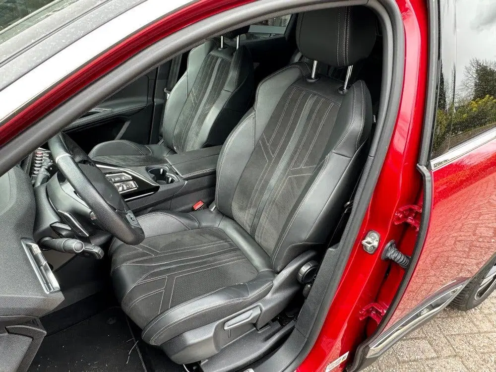 Peugeot 3008 1.2 PURETECH GT uit 2021, foto 15
