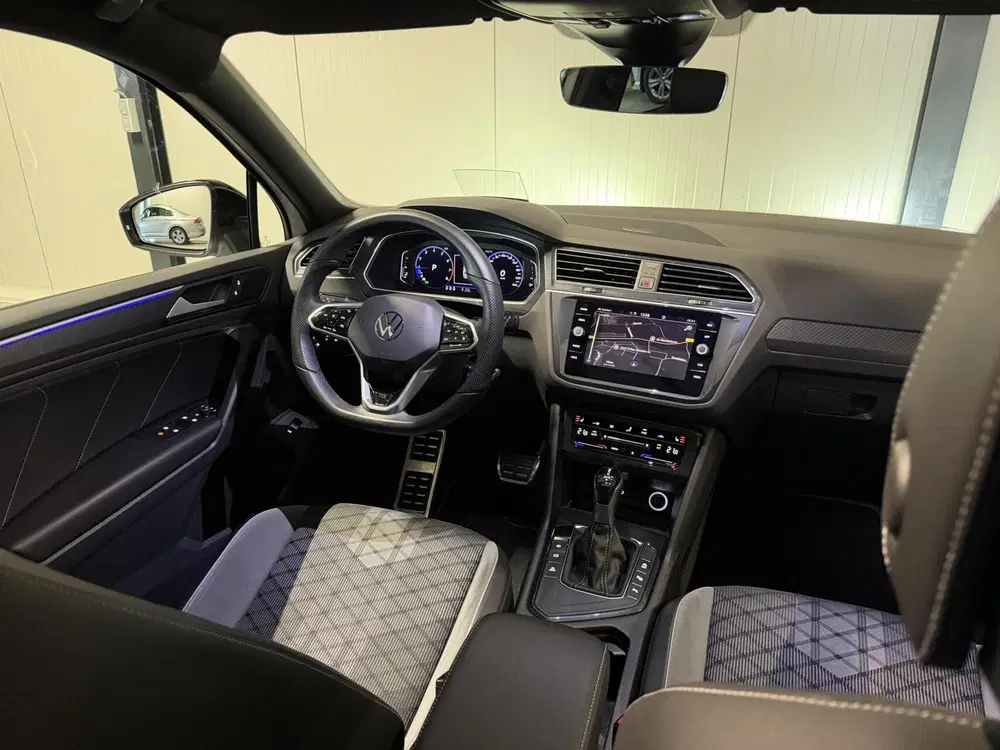 Volkswagen Tiguan 1.5 TSI R-Line Pano Head-up Trekhaak VOL uit 2021, foto 11