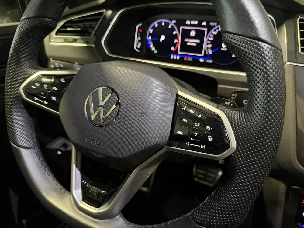 Volkswagen Tiguan 1.5 TSI R-Line Pano Head-up Trekhaak VOL uit 2021, foto 13