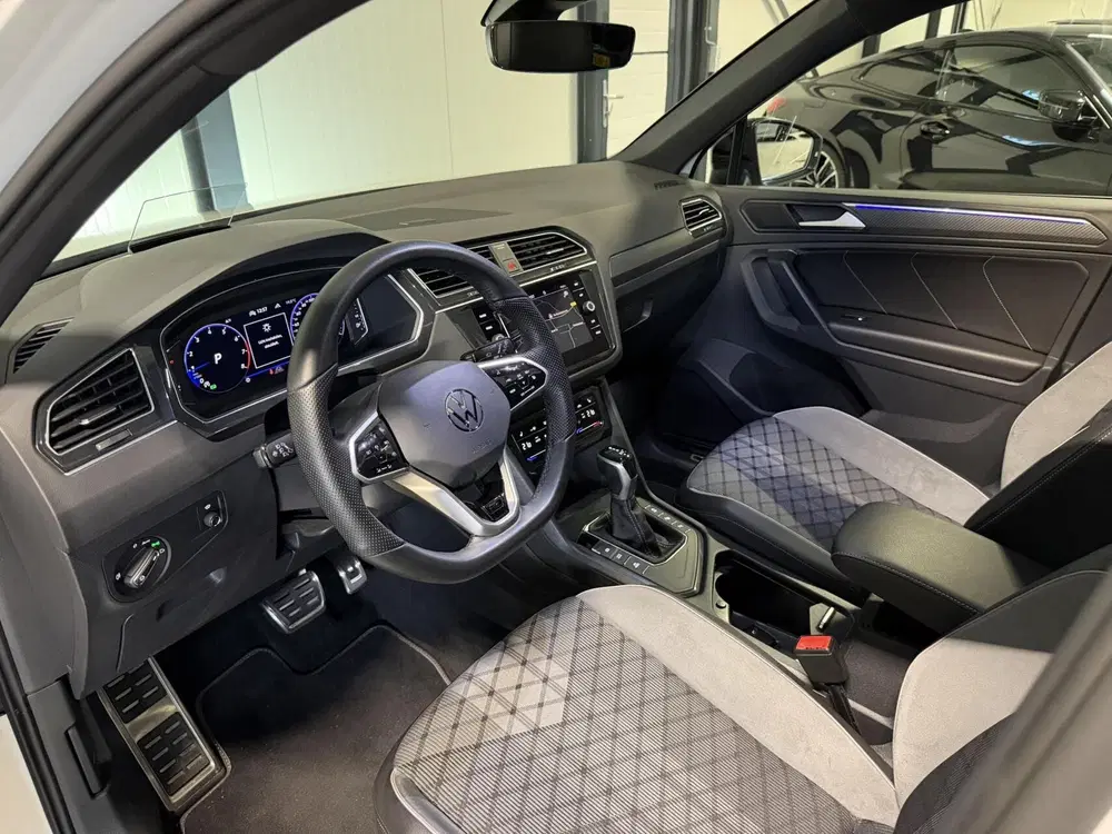 Volkswagen Tiguan 1.5 TSI R-Line Pano Head-up Trekhaak VOL uit 2021, foto 2