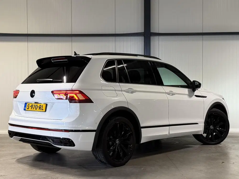 Volkswagen Tiguan 1.5 TSI R-Line Pano Head-up Trekhaak VOL uit 2021, foto 3