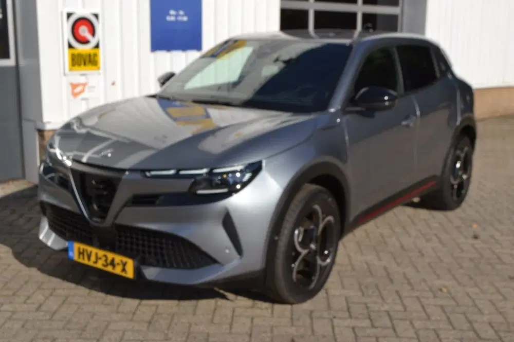 Alfa Romeo Junior 1.2 T Hyb Ibrid Spec uit 2025
