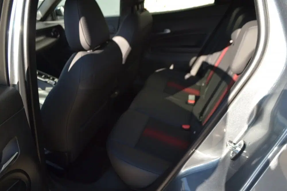Alfa Romeo Junior 1.2 T Hyb Ibrid Spec uit 2025, foto 15