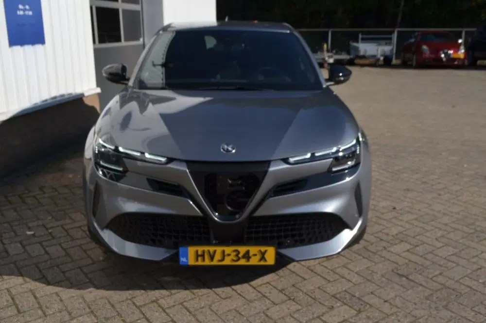 Alfa Romeo Junior 1.2 T Hyb Ibrid Spec uit 2025, foto 2