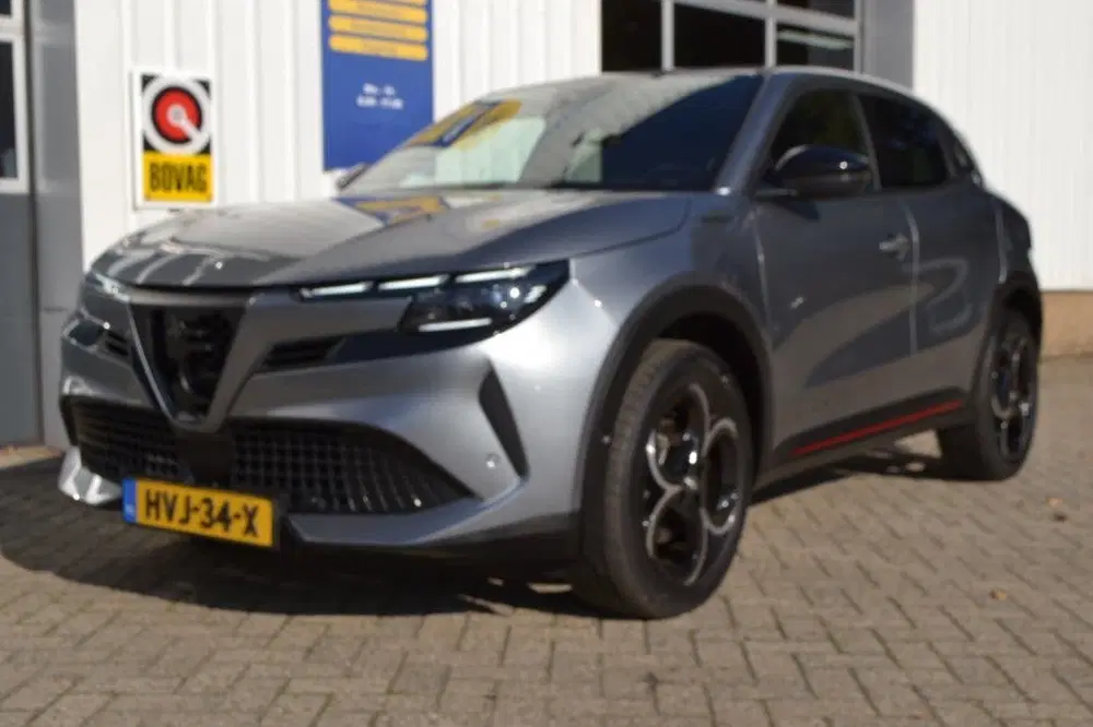 Alfa Romeo Junior 1.2 T Hyb Ibrid Spec uit 2025, foto 4