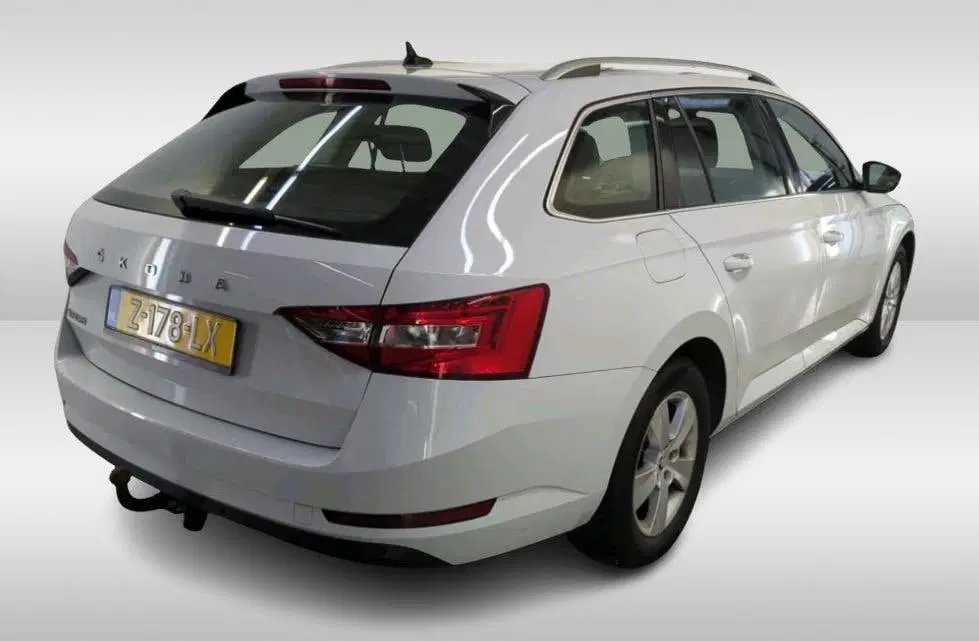 Skoda Superb 1.5 TSI 150PK Automaat Business Edition uit 2024, foto 3