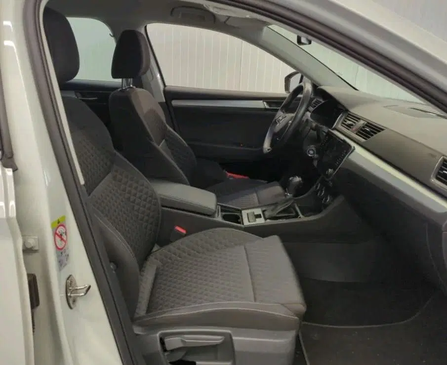 Skoda Superb 1.5 TSI 150PK Automaat Business Edition uit 2024, foto 4