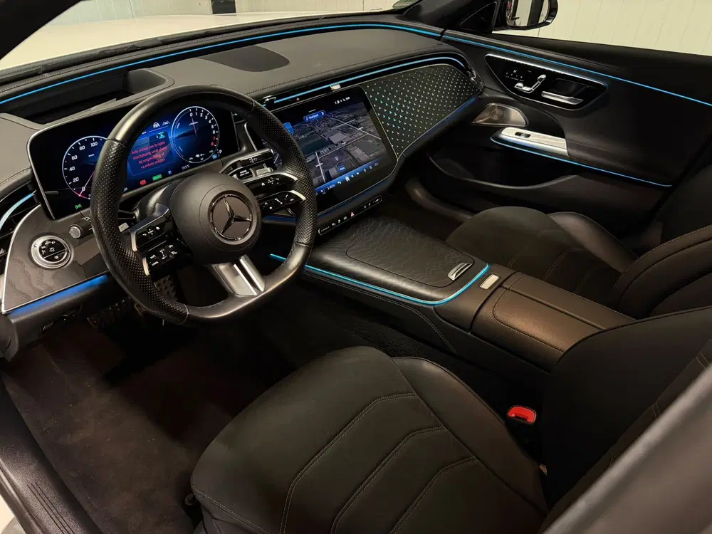 Mercedes-Benz E-Klasse 300 e AMG Line Pano Burmester uit 2024, foto 11