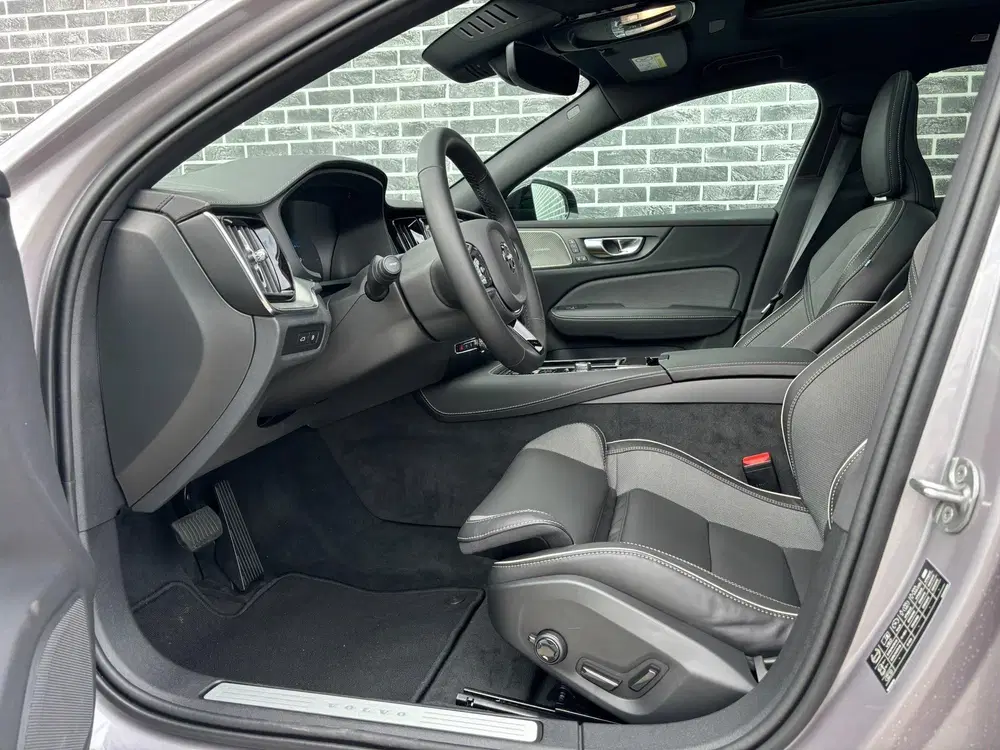 Volvo V60 T6 Plug-in hybrid AWD Ultra Dark uit 2026, foto 10