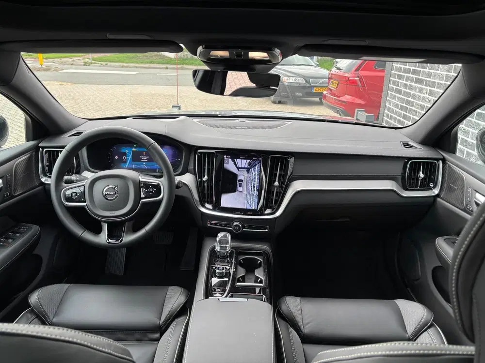 Volvo V60 T6 Plug-in hybrid AWD Ultra Dark uit 2026, foto 11