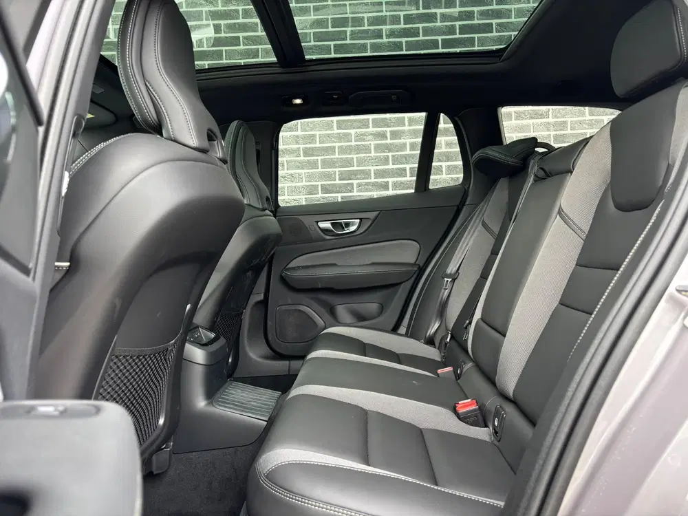 Volvo V60 T6 Plug-in hybrid AWD Ultra Dark uit 2026, foto 12