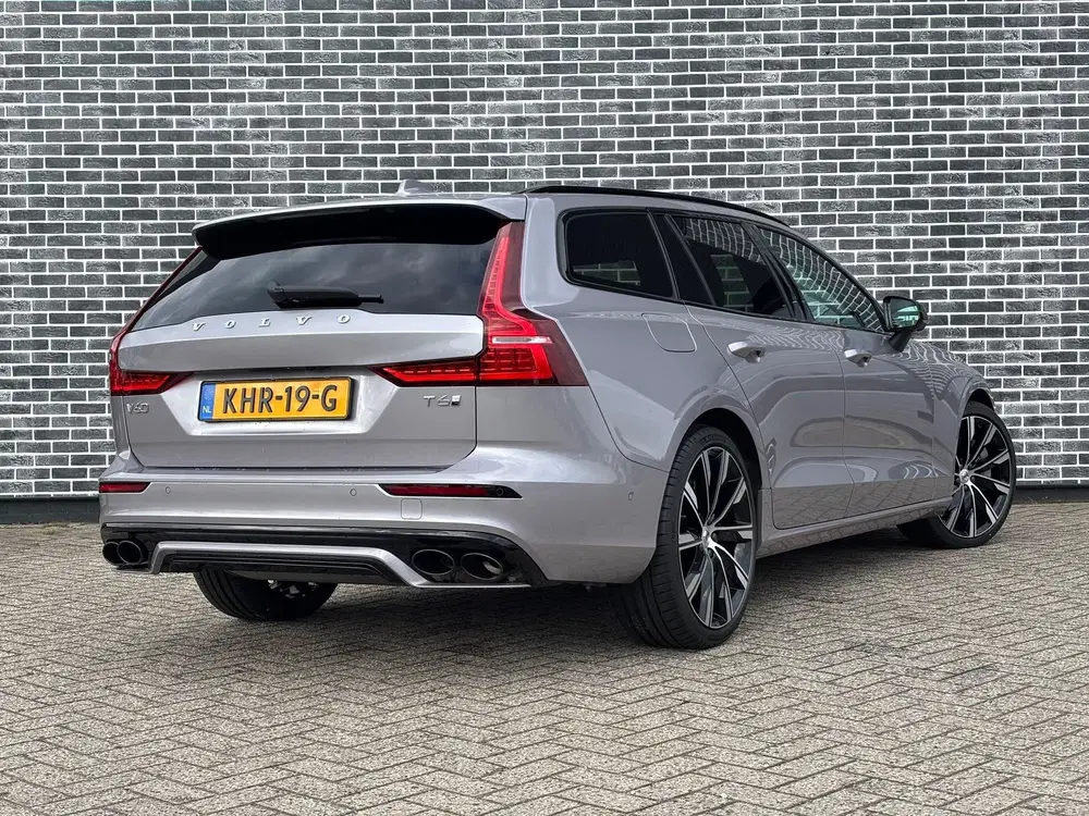 Volvo V60 T6 Plug-in hybrid AWD Ultra Dark uit 2026, foto 5