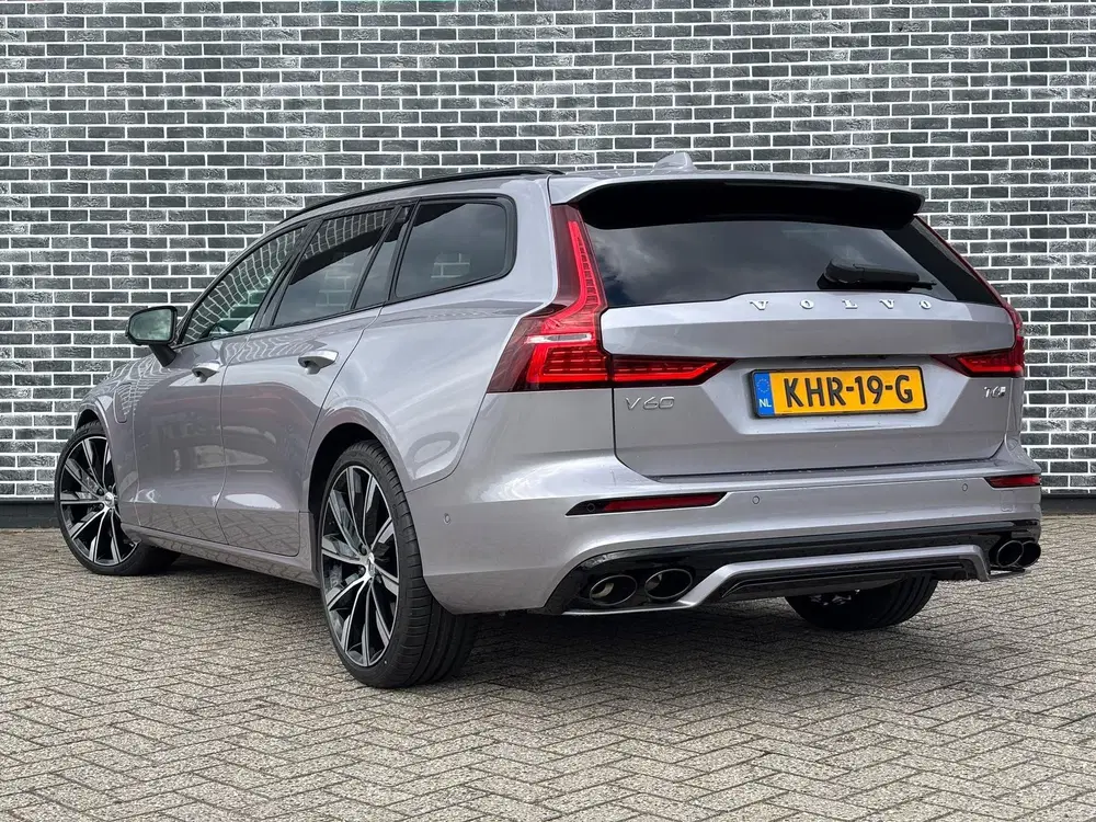 Volvo V60 T6 Plug-in hybrid AWD Ultra Dark uit 2026, foto 6