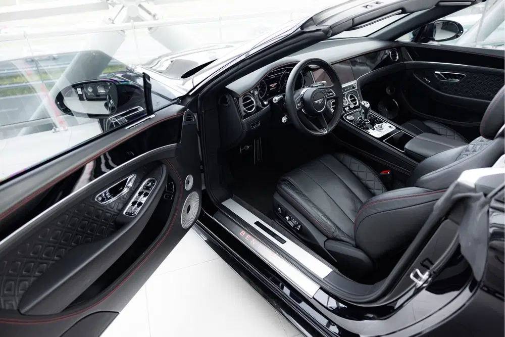 Bentley Continental GTC 4.0 V8 uit 2022, foto 12