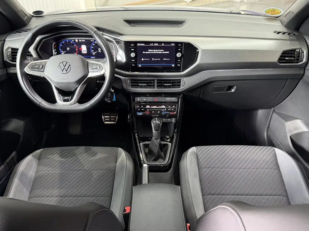 Volkswagen T-Cross 1.5 TSI 150pk Style R-Line uit 2022, foto 2