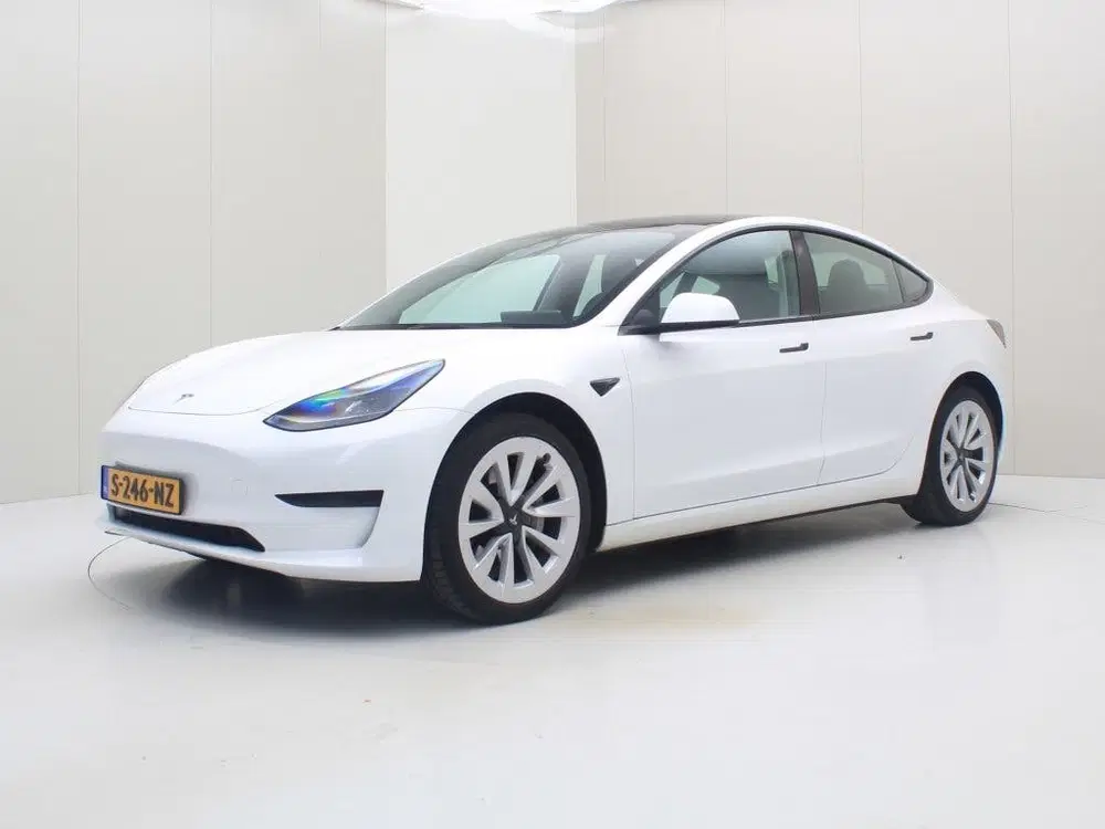 Tesla Model 3 Standard RWD Plus UPGRADE 92.3% SoH [ TREK uit 2023