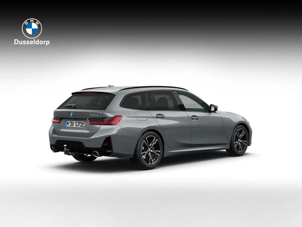 BMW 3-serie Touring 330e M Sport Edition M Sport uit 2026, foto 2