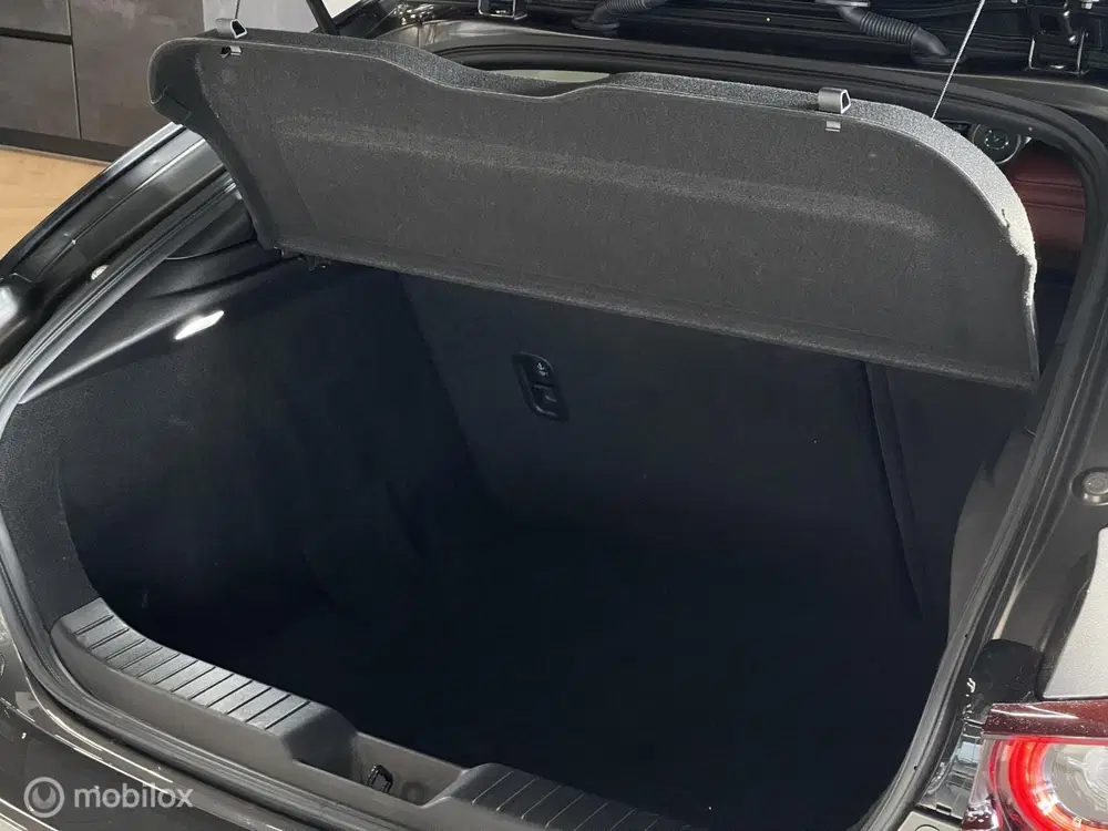 Mazda 3 2.0 e-Skyactiv-X M Hybrid 186 Exclusive-Li uit 2024, foto 7