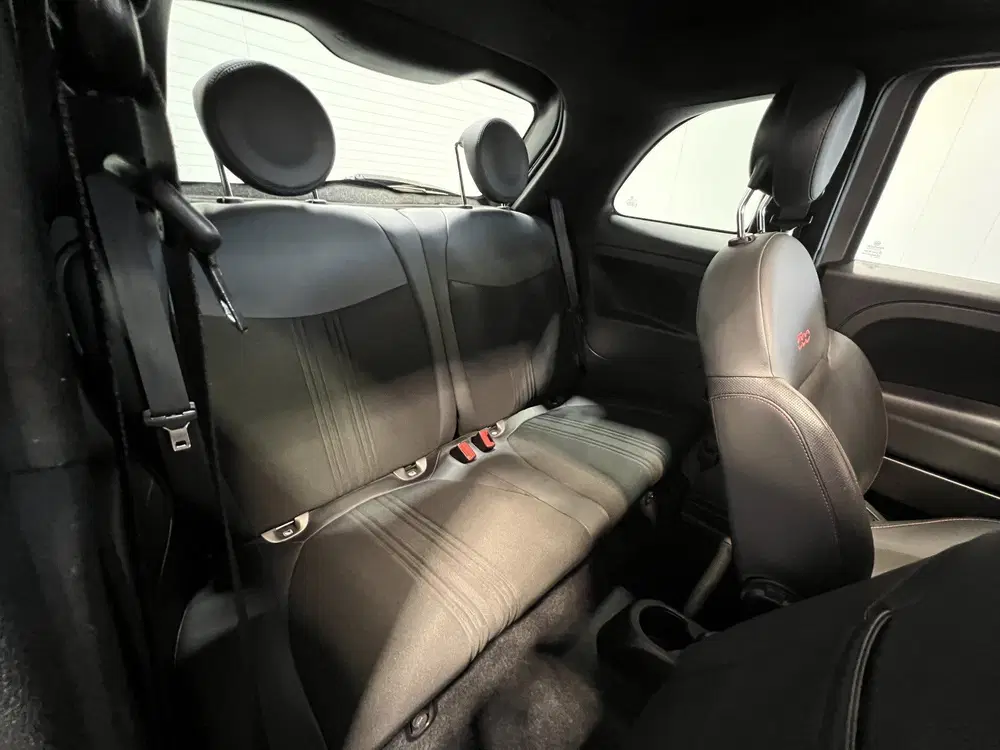 Fiat 500 1.0 Hybrid Sport uit 2022, foto 10