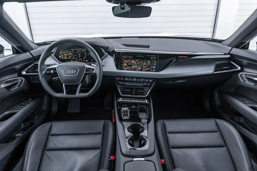 Audi e-tron GT 476pk quattro Competition 93 kWh uit 2024, foto 4
