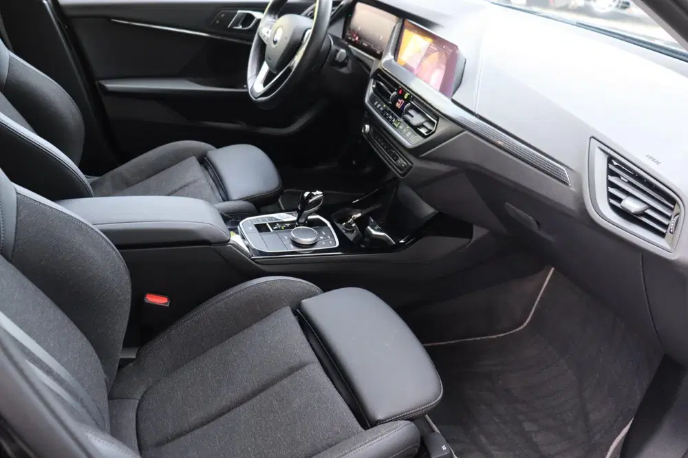 BMW 1-serie orgNL 18"Performance h.leer uit 2023, foto 10