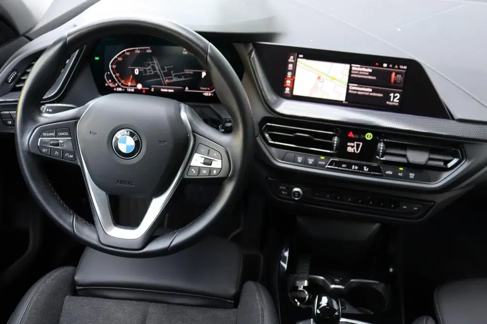 BMW 1-serie orgNL 18"Performance h.leer uit 2023, foto 14