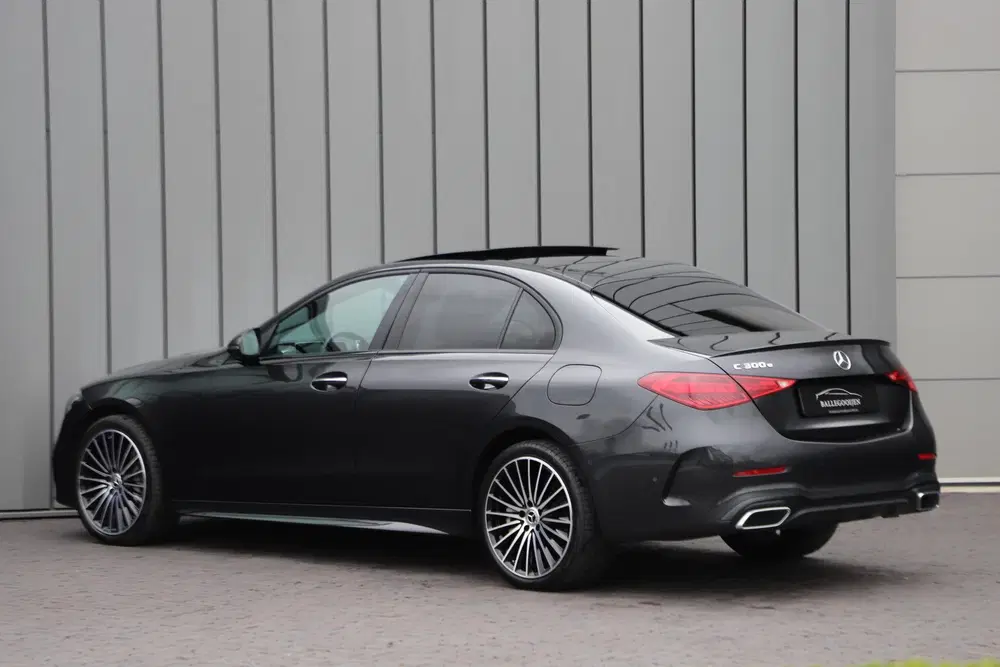 Mercedes-Benz C-Klasse 300e AMG uit 2022, foto 5