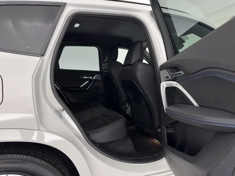 BMW iX1 xDrive30 Launch Edition 67 kWh M-Sportpack uit 2023, foto 12