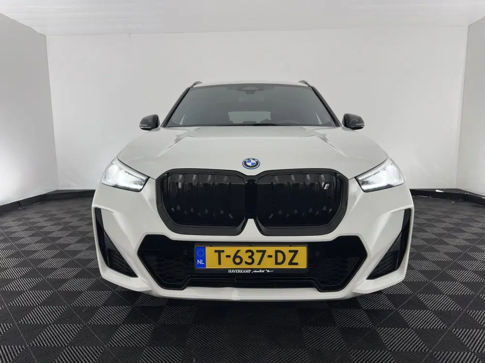 BMW iX1 xDrive30 Launch Edition 67 kWh M-Sportpack uit 2023, foto 2
