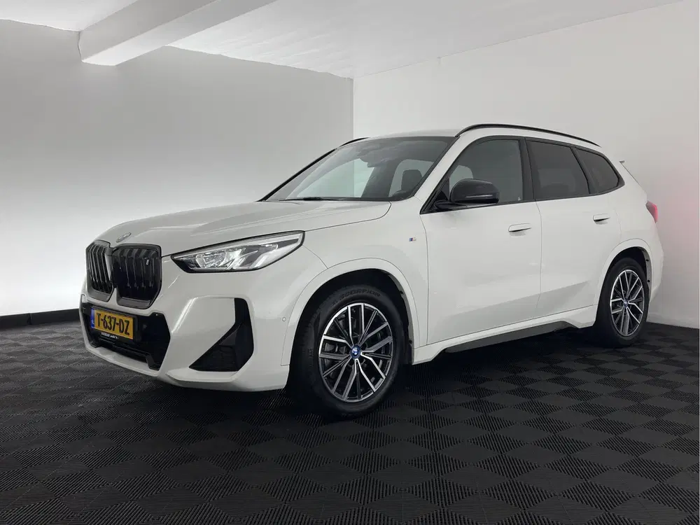 BMW iX1 xDrive30 Launch Edition 67 kWh M-Sportpack uit 2023, foto 3