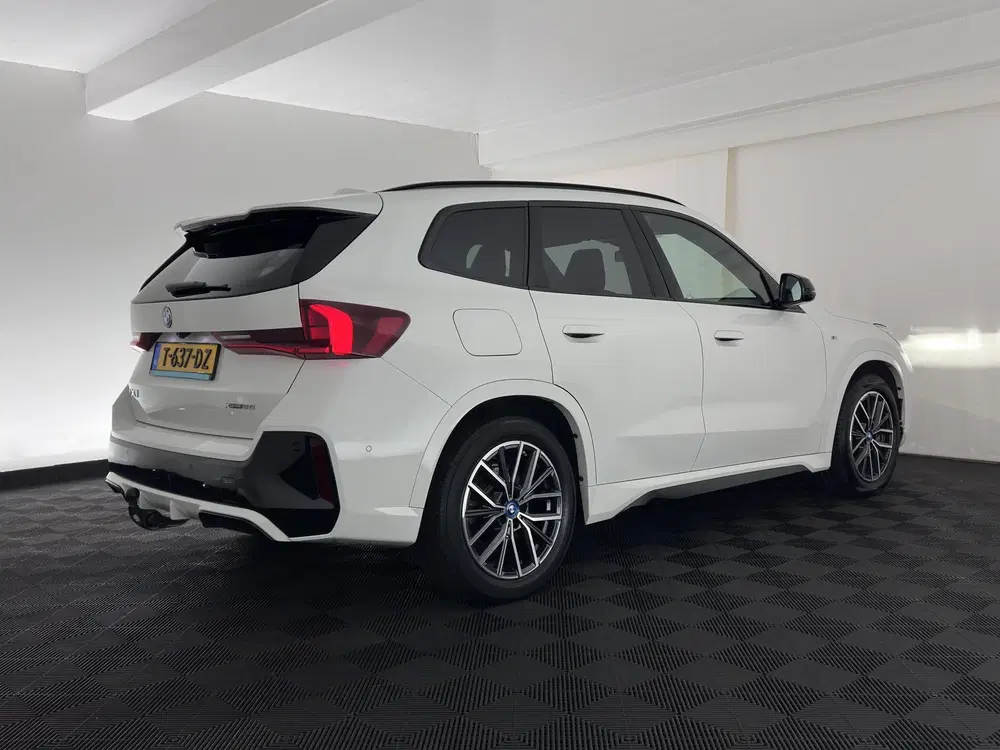 BMW iX1 xDrive30 Launch Edition 67 kWh M-Sportpack uit 2023, foto 6