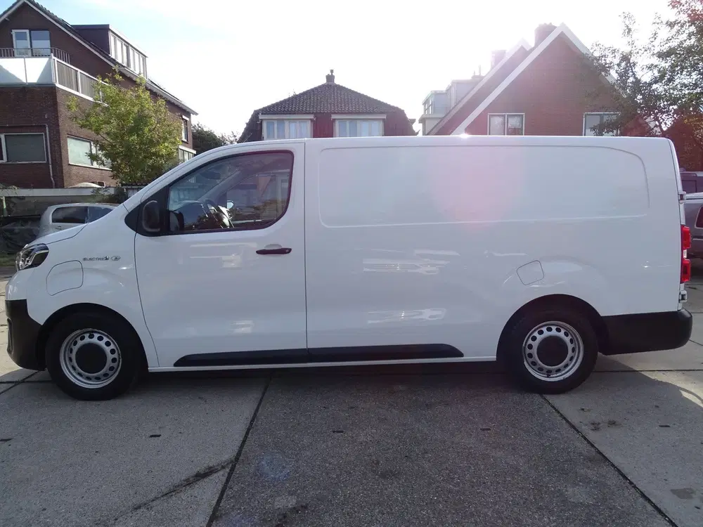 Toyota Proace Extra Range Navigator uit 2021, foto 14